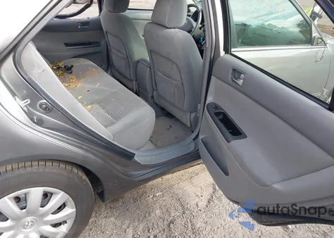 2005 Toyota Camry Le z USA, uszkodzony, nr VIN 4T1BE32K65U626030